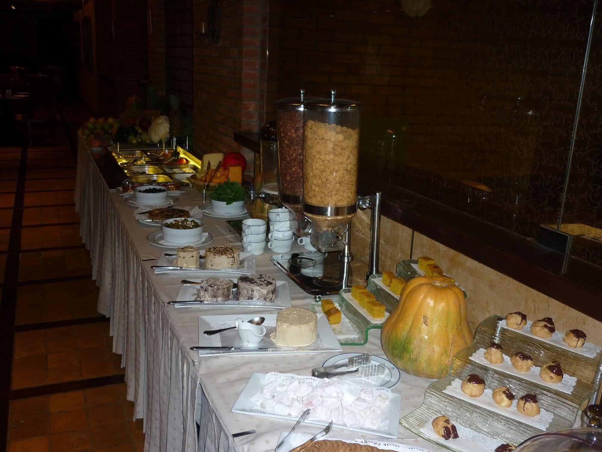 Promenade Hotel Zalqa Luaran gambar